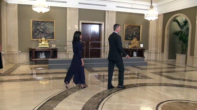 La reina Letizia vuelve al cole con un look 'prestado' de Juliana Awada