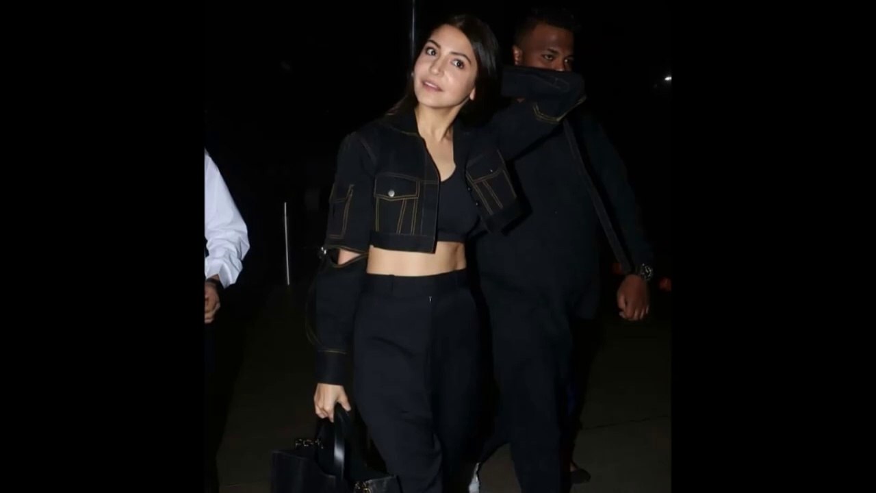Anushka Sharma Spotted at Mumbai Airport Last Night !!