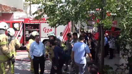 Tuzla’da binanın çatısında çıkan yangın eve sıçradı