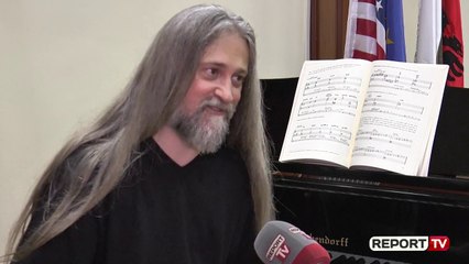 Kompozitori i njohur Markelian Kapidani promovoi librin “Shënime për muzikantin”.