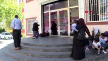 Diyarbakır diyarbakır'da hdp önünde bir aile daha oturma eylemi başlattı