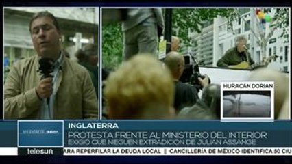 RU: Roger Waters canta en apoyo a Assange ante Ministerio del Interior