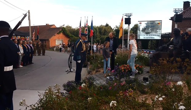 Dépôts de gerbes à La Glanerie, ce 2 septembre