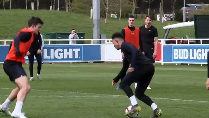 Jadon Sancho, dünyanın en pahalı savunma oyuncusu Harry Maguire'a karşı