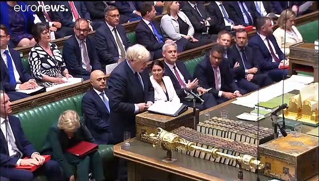 Nouvel échec pour Boris Johnson : les députés votent une motion pour reporter le Brexit