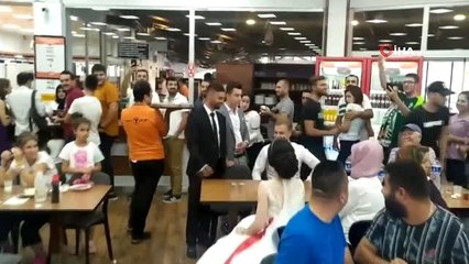 Bursasporlu taraftarlardan gelin ve damada sürpriz