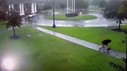 Un homme touché par la foudre s'en sort vivant !