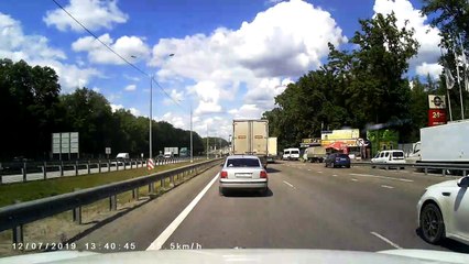 Last Minute Lane Change Causes Crash