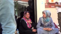 HDP'liler ile oturma eylemi yapan aileler arasında arbede çıktı