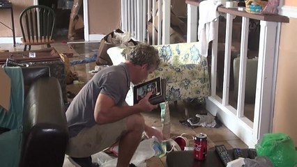 Bahamas, il ritorno desolante di una famiglia nella propria abitazione