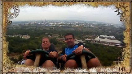 Il attrape un téléphone perdu dans des montagnes russes (PortAdventura)