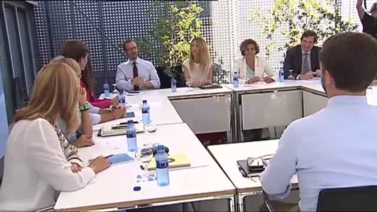 El PP de Casado defiende la inocencia de Aguirre y Cifuentes