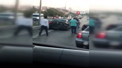 Esenyurt TEM bağlantı yolunda 7 araçlık zincirleme trafik kazası: 1'i ağır 5 yaralı