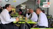 Yang di Pertuan Agong singgah restoran pesan teh tarik