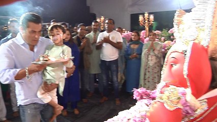 Salman Khan performs Ganpati Bappa's aarti with nephew Ahil Sharma; Watch video | FilmiBeat