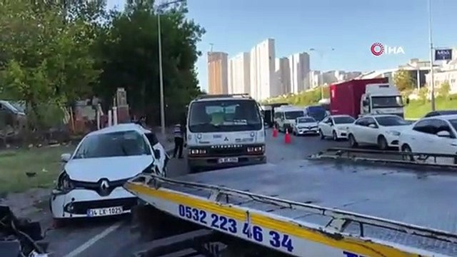 Esenyurt TEM bağlantı yolunda 7 araçlık zincirleme trafik kazası- 1'i ağır 5 yaralı - Haber