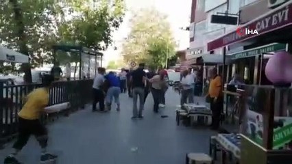 Pendik’te taburelerin havada uçuştuğu kavga kamerada