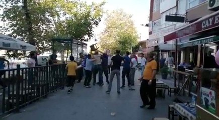 Taburelerin havada uçuştuğu kavga kamerada