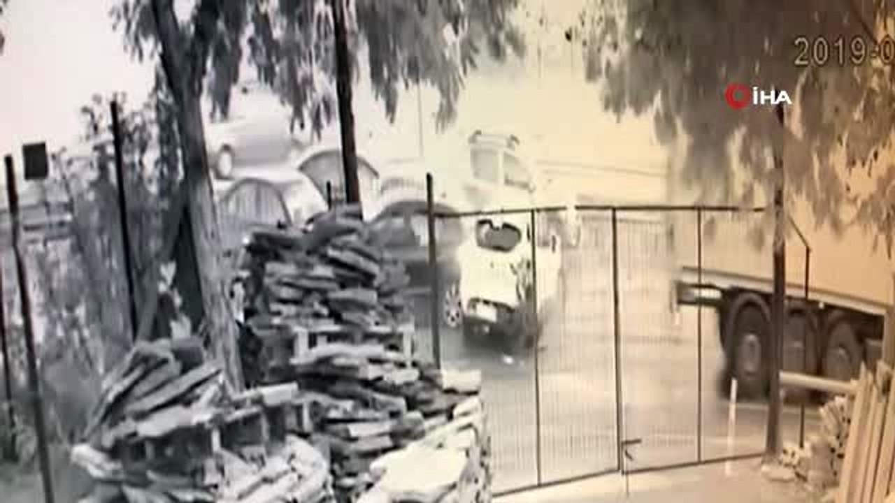 Esenyurt TEM bağlantı yolunda 1 tır, 6 aracın karıştığı zincirleme trafik kazası saniye saniye...