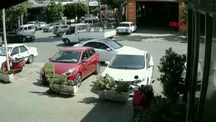 Antalya uyuşturucu şüphelisinin araçtan atlama anı güvenlik kamerasında