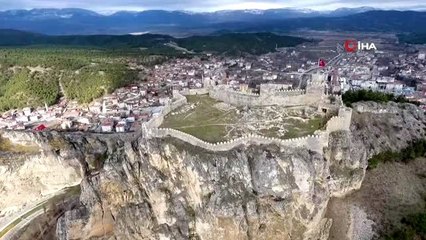 Türkiye'nin 5. görkemli kalesi olan "Boyabat Kalesi" havadan görüntülendi