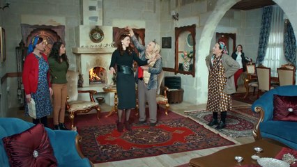 Safiye’nin bebek kutlaması! - Aşk ve Mavi 17.Bölüm