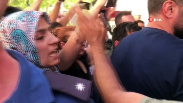 Çocukları dağa kaçırılan ailelerin HDP önündeki eyleminin 2. gününde ailelere ziyarette bulunan Vatan Partisi yöneticileri ile HDP'liler arasında gerginlik yaşandı