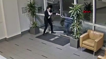 Genç kadına saldırdı; mahkeme 'zararsız' diyerek serbest bıraktı
