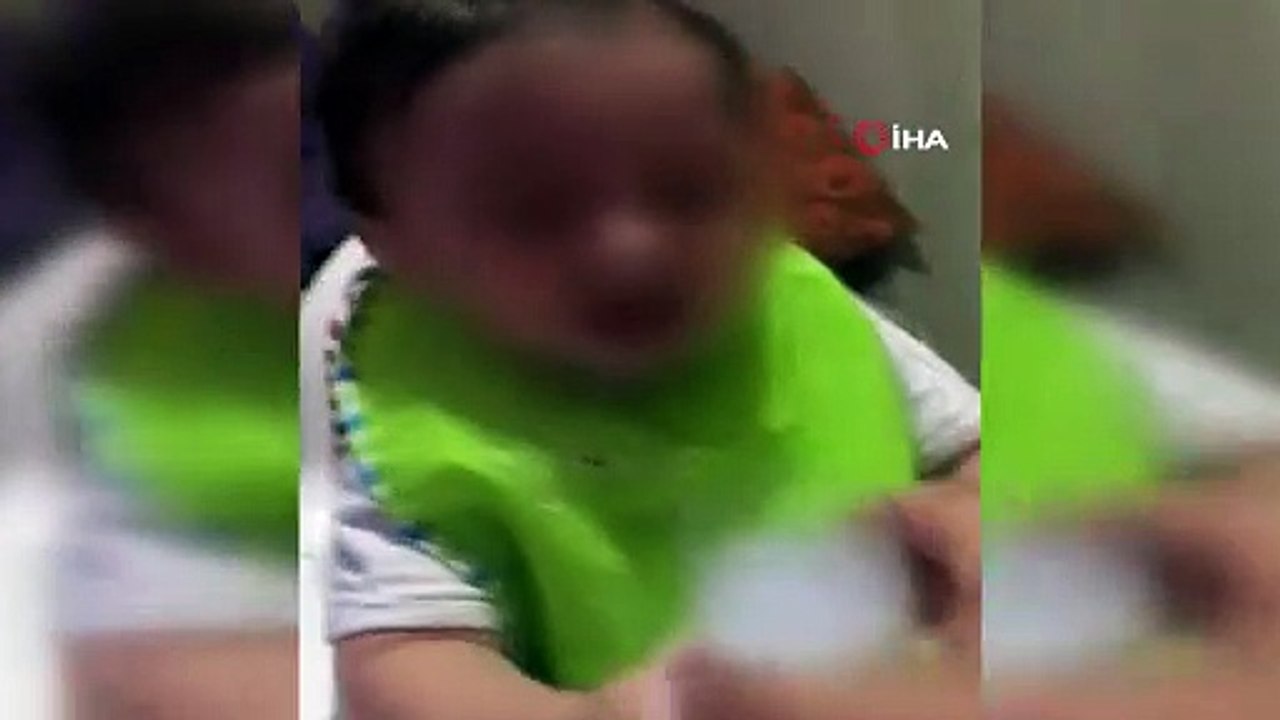 2,5 yaşındaki çocuğu içki masasına oturtup, rakı içirdiler
