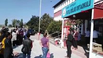 Kars'ta öğretmenlerden bayraklı yürüyüş