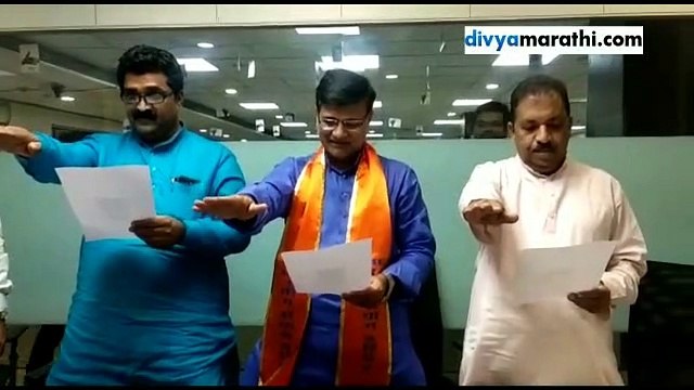 Vinayak Mete Taking Voters Awareness Oath At Dvm Office
