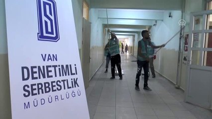 Yükümlüler, okulları yeni eğitim dönemine hazırlıyor - VAN