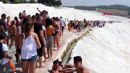 Denizli pamukkale'ye ağustos ayında 400 bin ziyaretçi geldi