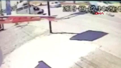 Adıyaman motosiklet sürücüsünün yaralandığı kaza kamerada