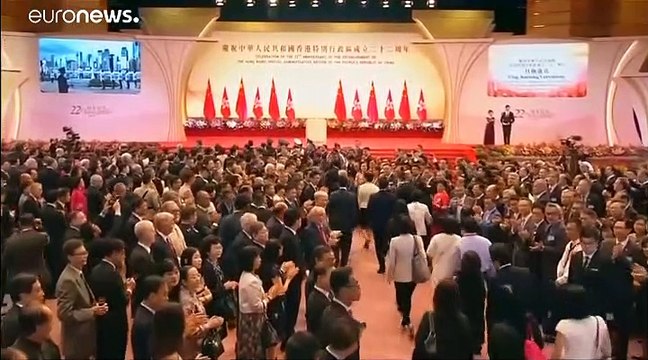 Χονγκ Κονγκ: Υποχωρεί η κυβέρνηση στην πίεση των διαδηλωτών