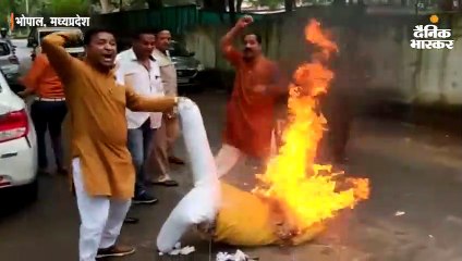सिंघार बोले- मैंने पार्टी फोरम पर अपनी बात कह दी; दिग्विजय समर्थकों ने मंत्री का पुतला फूंका