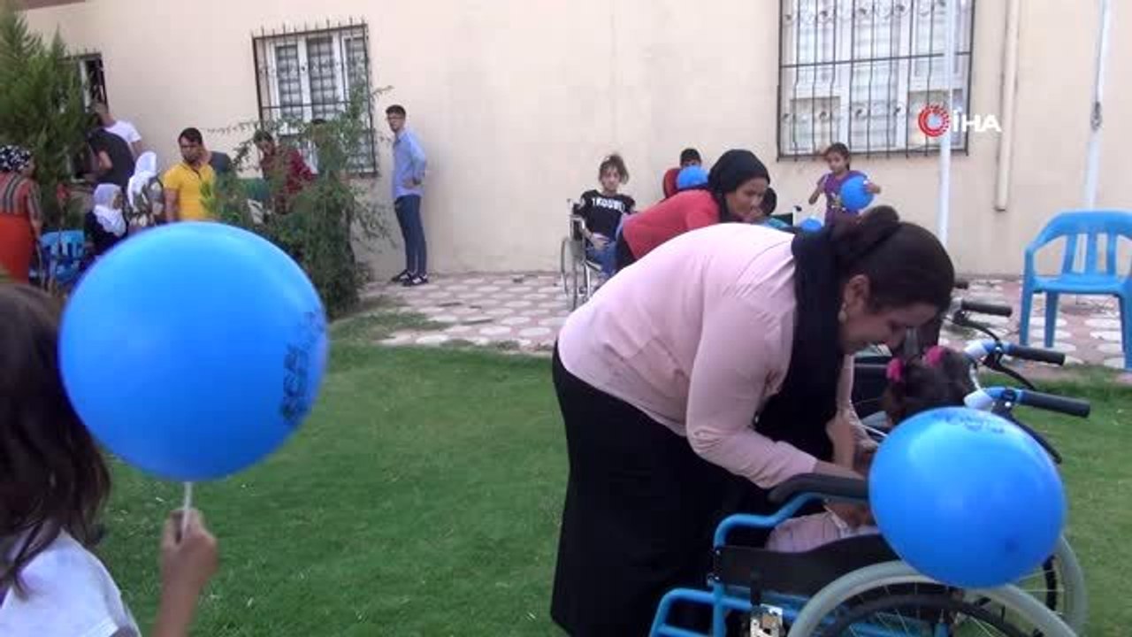 Kendisi de engelli olan Gamze, el emeği ürünleri satarak 72 engelli vatandaşa tekerlekli sandalye...