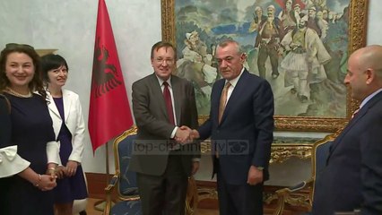 Zyrtar i DASH në Tiranë/ Takim me aktorët kryesorë të krizës shqiptare