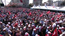 Cumhurbaşkanı Erdoğan: 'Kongre salonlarımıza bayrağımızı asmayan teröristlere ödettiğimiz bedeller ortadadır. İçeriden ya da dışarıdan operasyon yapmak isteyenlere gereken cevabı vermeye devam edeceğiz'