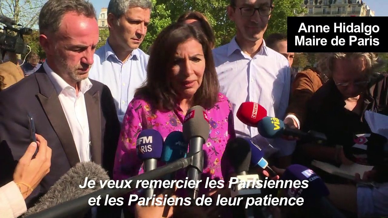 Hidalgo à vélo pour défendre les pistes cyclables dans Paris