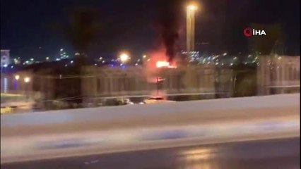 - BAE'de 100'den Fazla Araç Taşıyan Gemi Alev Alev Yandı