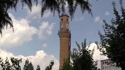 Çorum'daki saat kulesinin kadranı bakıma alındı