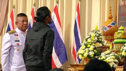 ในหลวงพระราชทานสิ่งของให้กำลังใจ “ตูน บอร์ดี้สแลม” - เข้มข่าวค่ำ