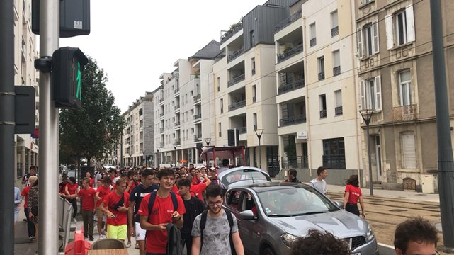 Toges et musique dans les rues pour l’intégration des étudiants de l’Eseo
