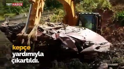 Rize'de heyelan altında kalan 4 otomobilden 2'sine ulaşıldı