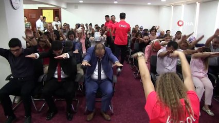 Sağlık çalışanlarına masa başı egzersizi