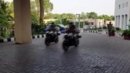 Suudi Arabistan ve BAE Dışişleri Bakanları Pakistan'da