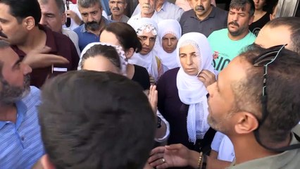 Download Video: Oturma eylemi yapan Diyarbakır annelerine destek ziyareti (2) - DİYARBAKIR