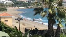 Los narcotraficantes del Campo de Gibraltar descargan fardos de droga en la playa de Estepona (Málaga)