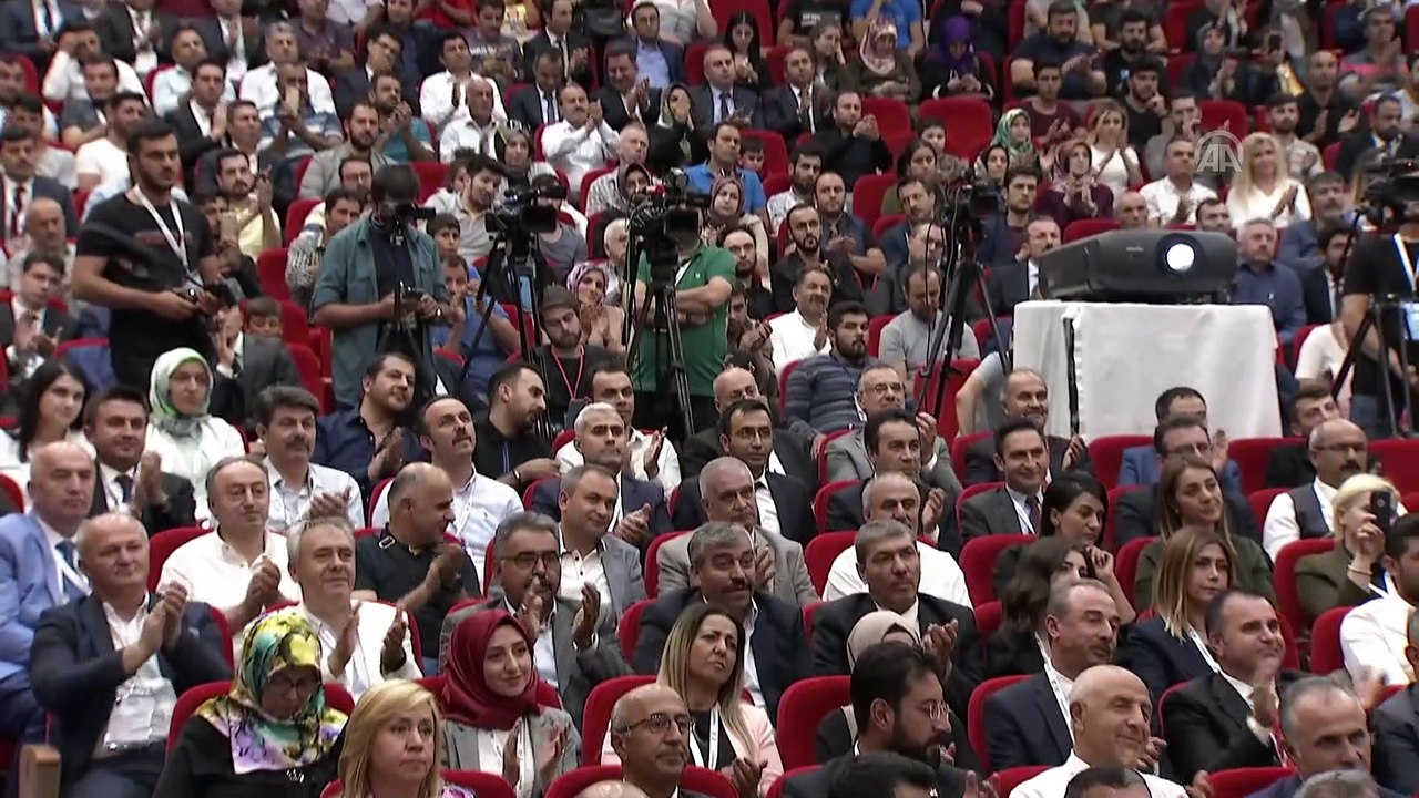 Cumhurbaşkanı Erdoğan: 'Faize alerjim var, yüksek faize karşıyım. Şu anda yeniden faizde düşüş başladı, enflasyon da düştü. Politika faizi daha da düşecek' - SİVAS